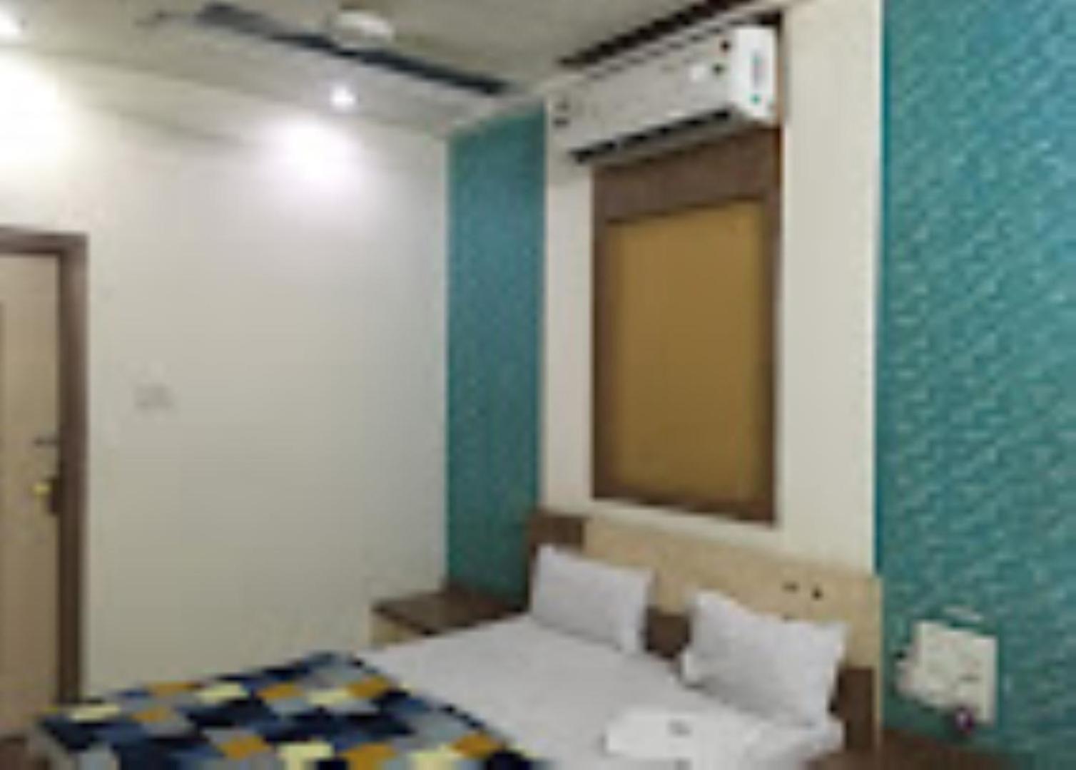 Hotel Rasraj , Dhule 外观 照片