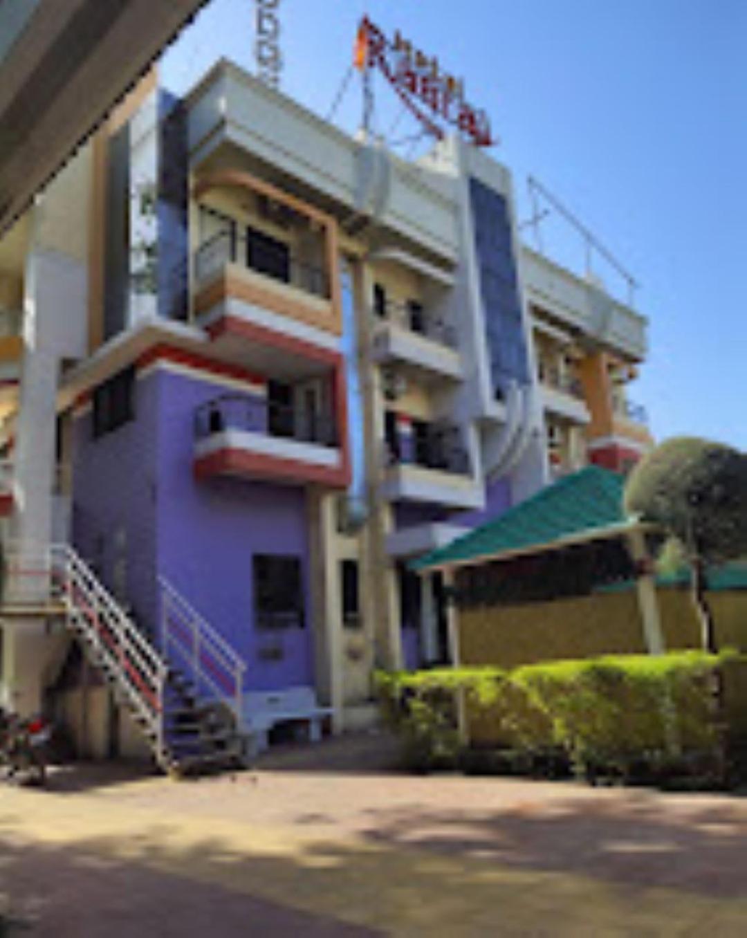 Hotel Rasraj , Dhule 外观 照片