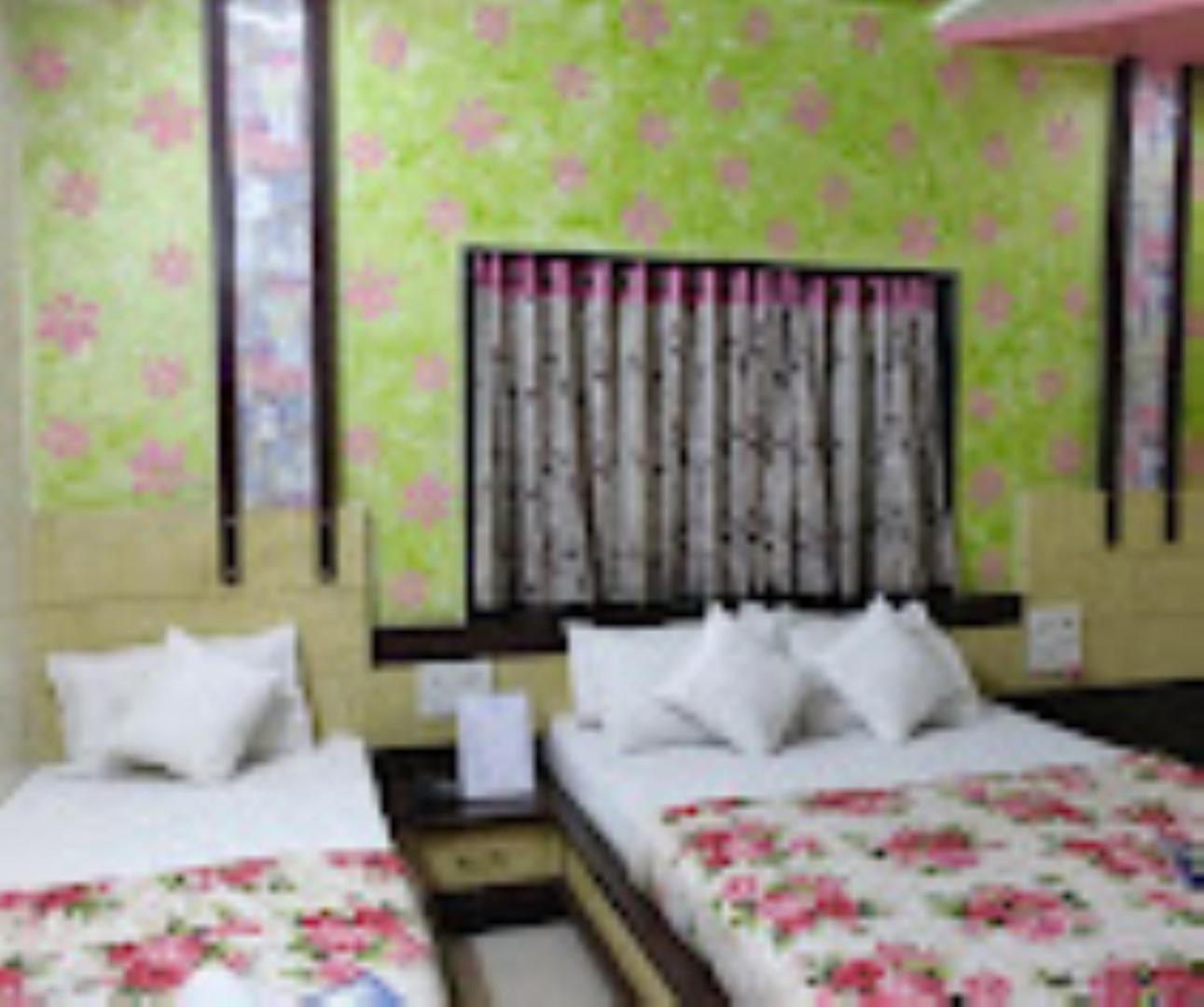 Hotel Rasraj , Dhule 外观 照片