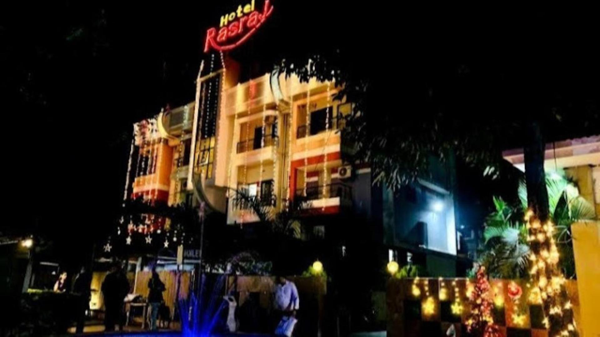 Hotel Rasraj , Dhule 外观 照片